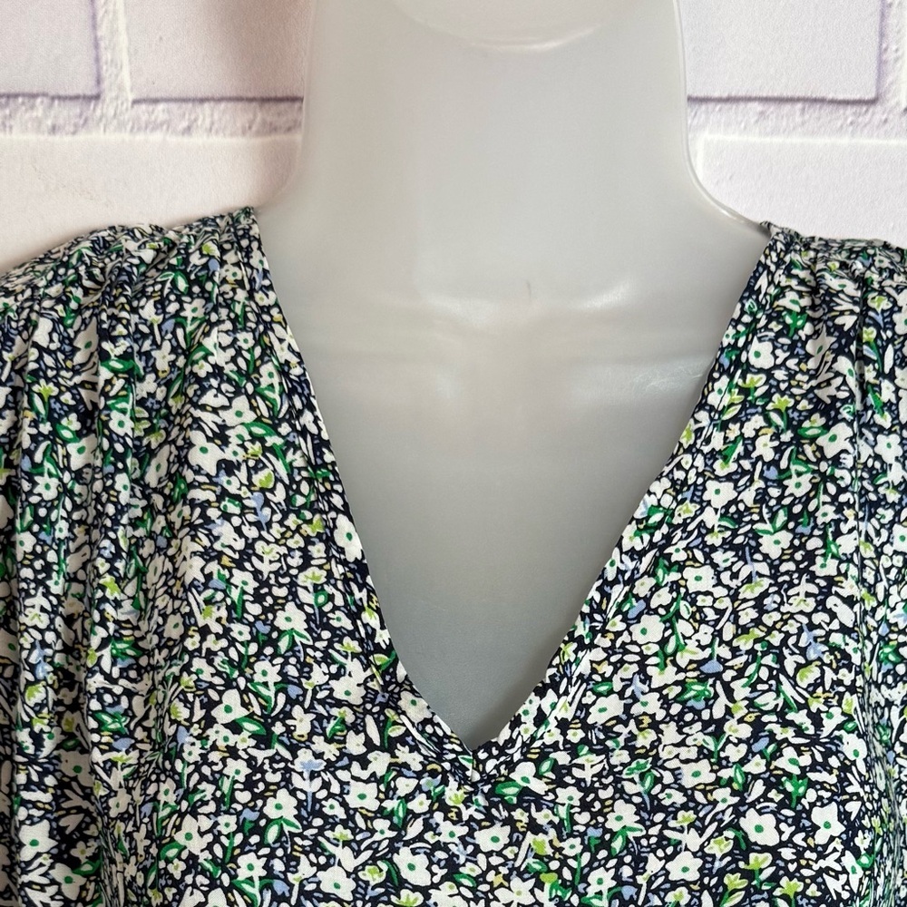 Cynthia Rowley Green Floral V-Neck Blouse - Picture 5 of 13